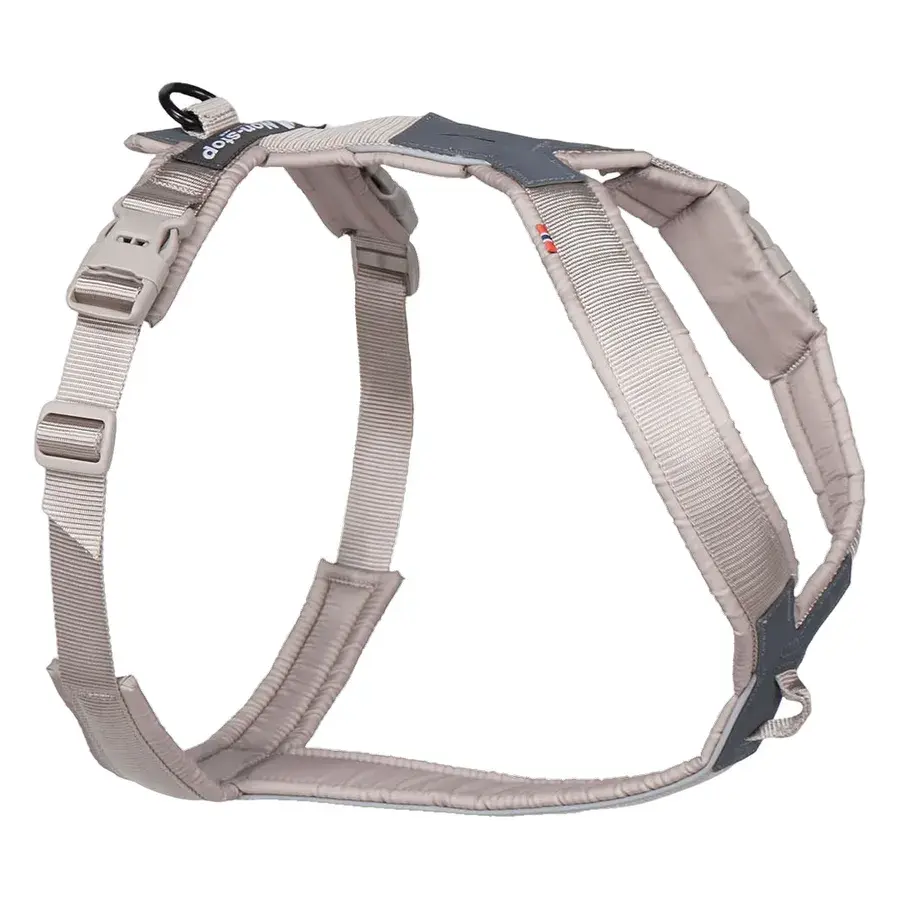 Sandfarget Non-stop Trekking Line CLIP'N hundesele med spenne ved halsen og grå forsterkninger på hvit bakgrunn